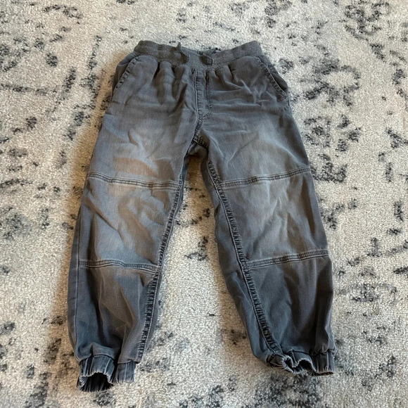 H&M Other - H&M kids pantalon joggers|size 5T
